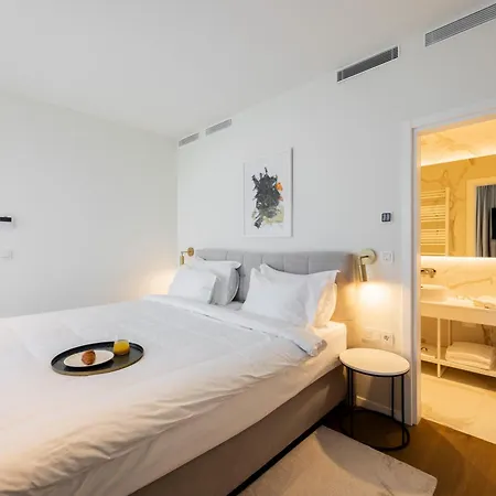 Luxury Within Resort, * 사부드리자