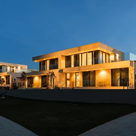 Luxury Within Resort, * 사부드리자