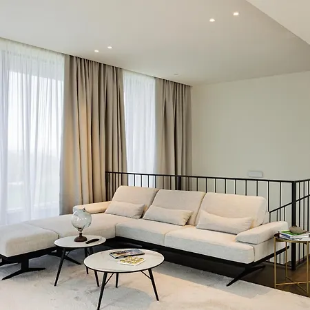 Luxury Within Resort, 빌라 사부드리자