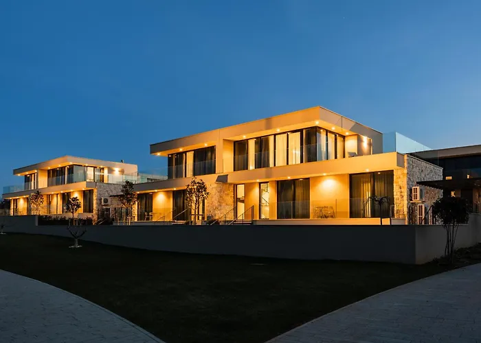 Luxury Within Resort, * 사부드리자